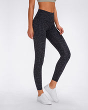 Load image into Gallery viewer, CLASSIC 4.0 Cheetah Leggings

